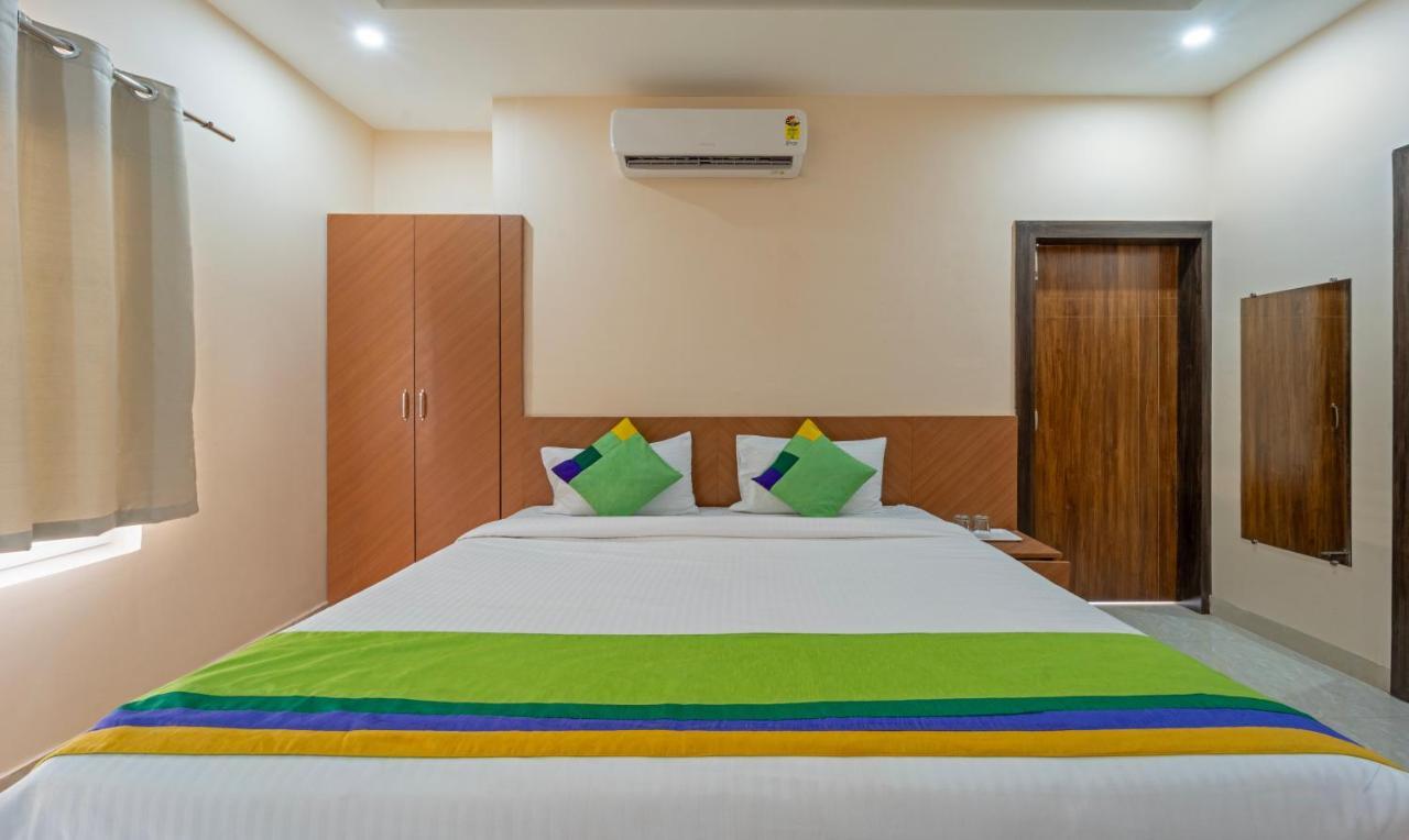 Treebo Raj Palace Hotel Varanasi Exterior foto