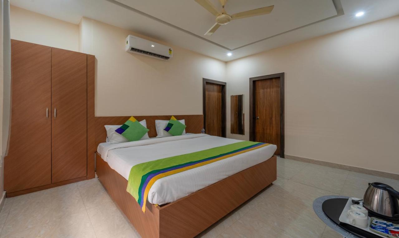 Treebo Raj Palace Hotel Varanasi Exterior foto
