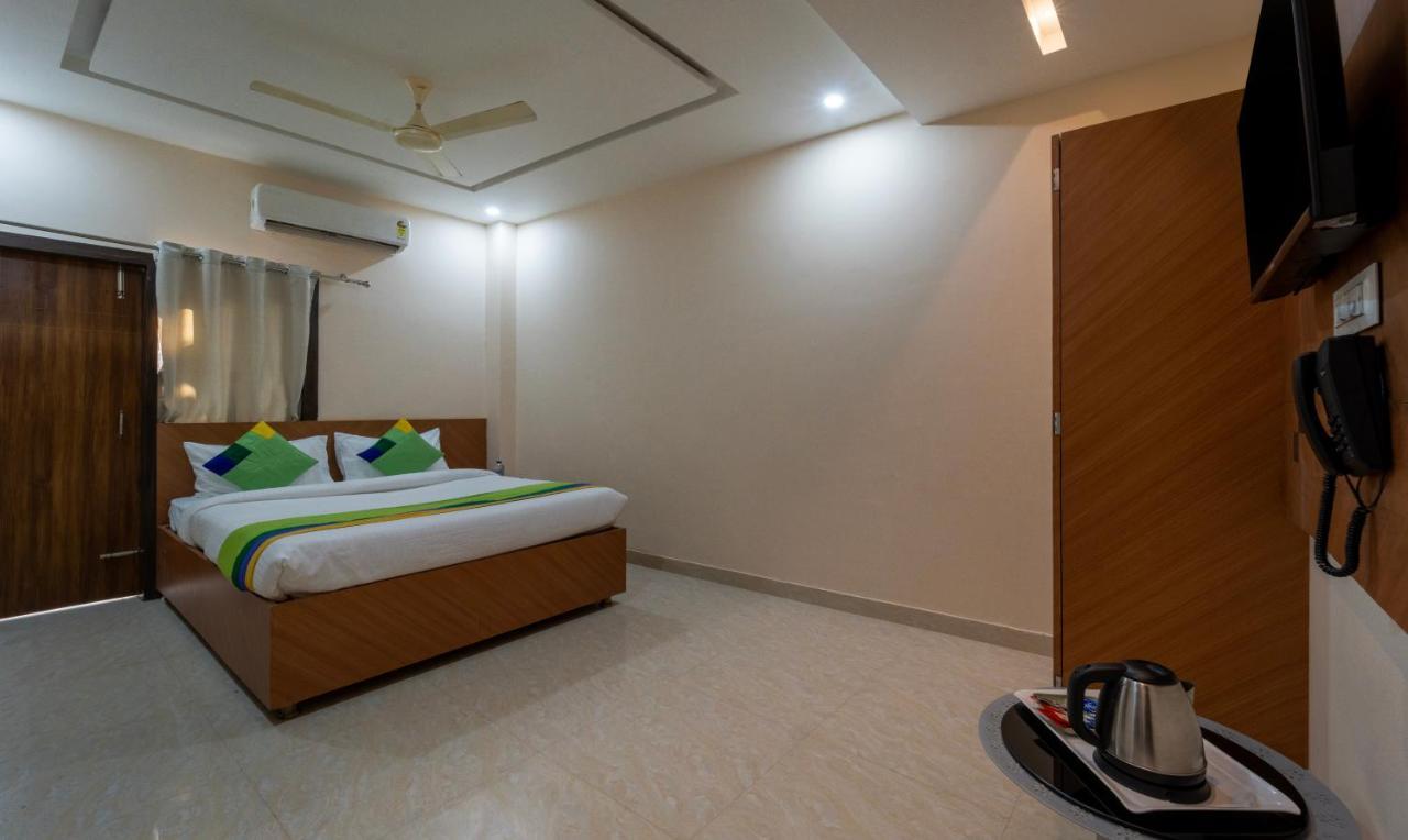 Treebo Raj Palace Hotel Varanasi Exterior foto