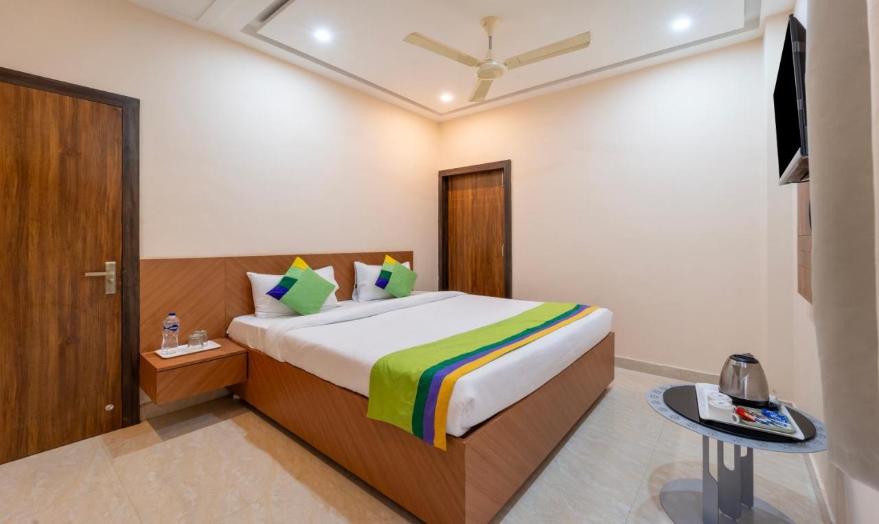 Treebo Raj Palace Hotel Varanasi Exterior foto